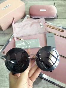 眼镜网红爆款专柜店,潮流眼镜新风尚