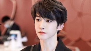 贺峻霖说六老师吃瓜,六老师吃瓜背后的故事